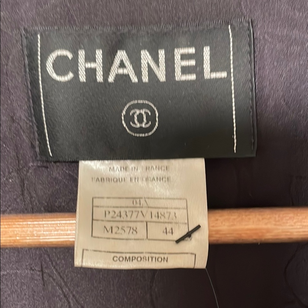 Relisted! Chanel Women's Black Tweed Jacket - Picture 2 of 5